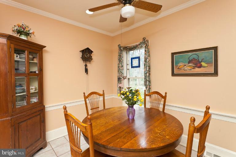 1010 Cloverlea Road Towson, MD 21204 - Photo 2 of 28 Breakfast Area
