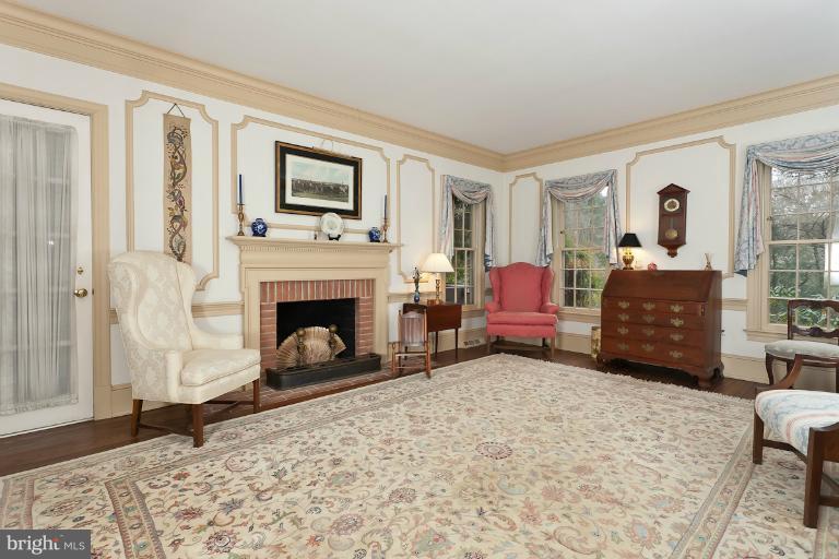 1010 Cloverlea Road Towson, MD 21204 - Photo 15 of 28 Living Room