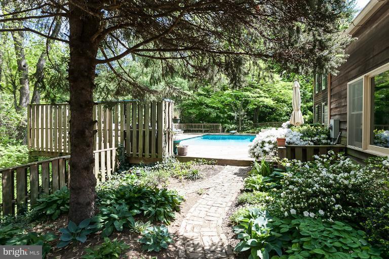 1010 Cloverlea Road Towson, MD 21204 - Photo 26 of 28 Garden