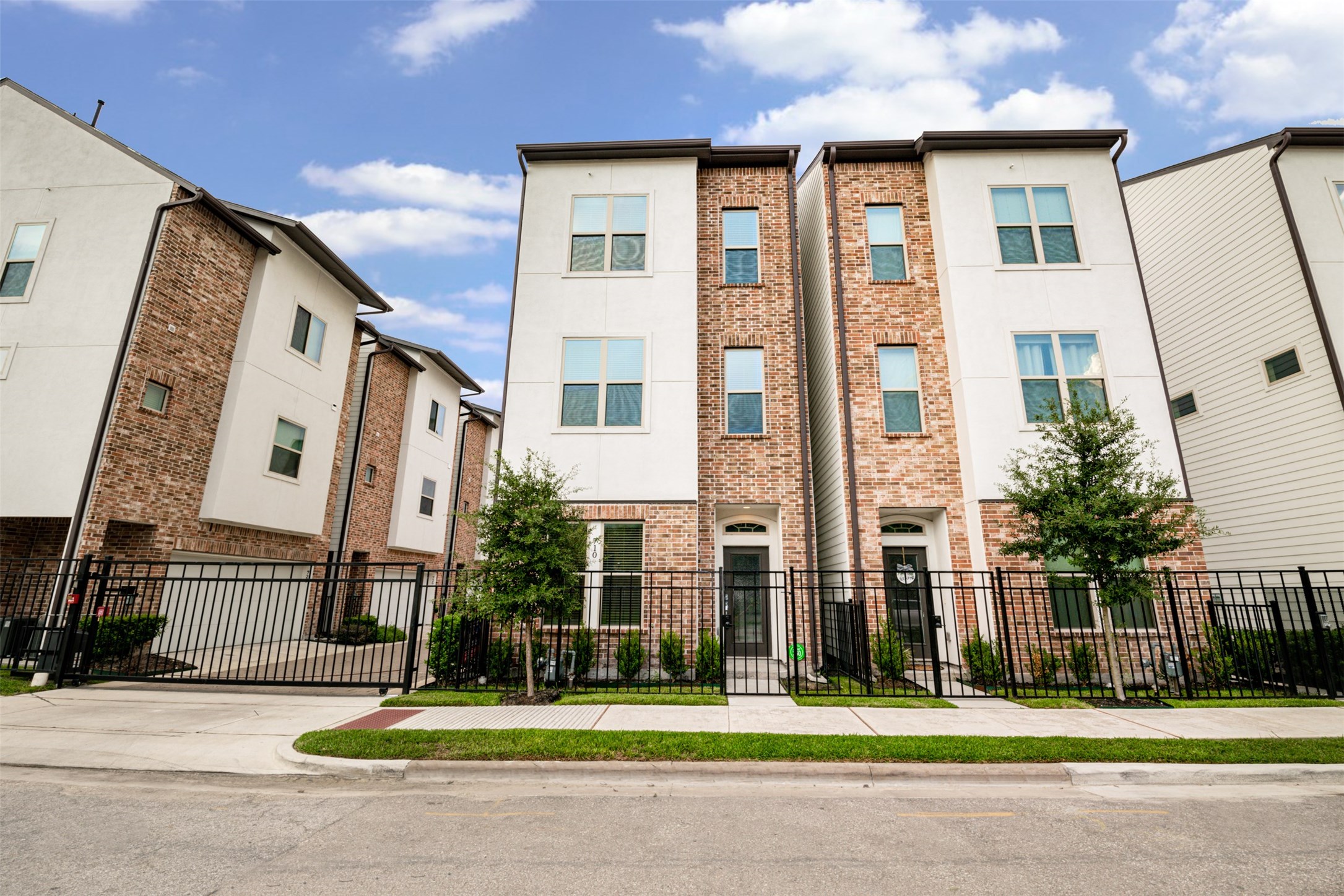 710 Clark Street Houston, TX 77020 - Photo 1 of 37