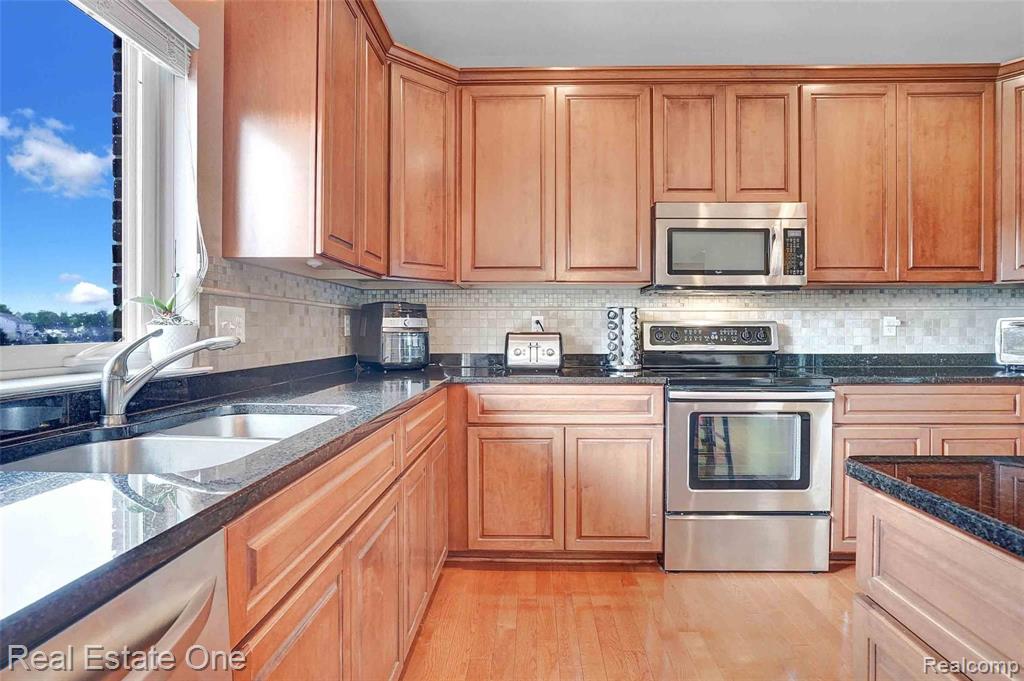 1838 Mackwood Road Rochester, MI 48307 - Photo 21 of 44