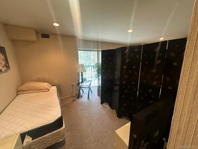 $469,000 | 376 Central Avenue, Unit 3V, Lawrence, NY 11559