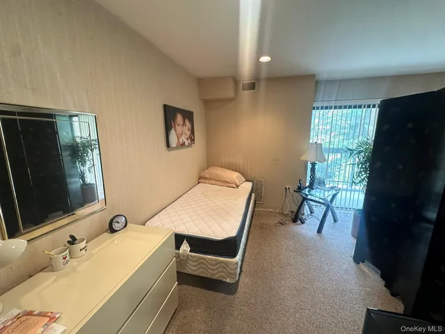 $469,000 | 376 Central Avenue, Unit 3V, Lawrence, NY 11559