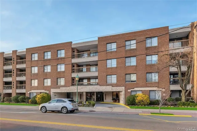 $469,000 | 376 Central Avenue, Unit 3V, Lawrence, NY 11559