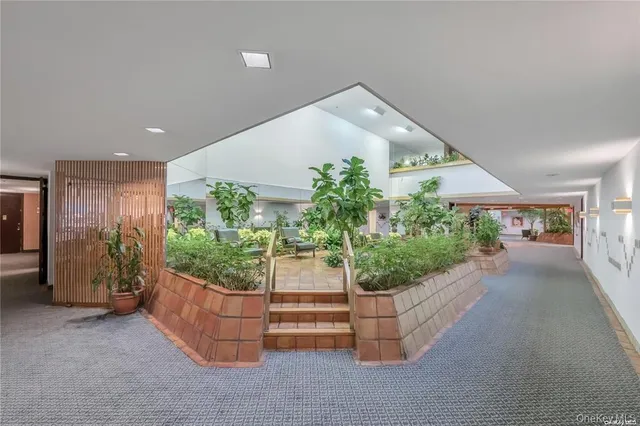 $469,000 | 376 Central Avenue, Unit 3V, Lawrence, NY 11559