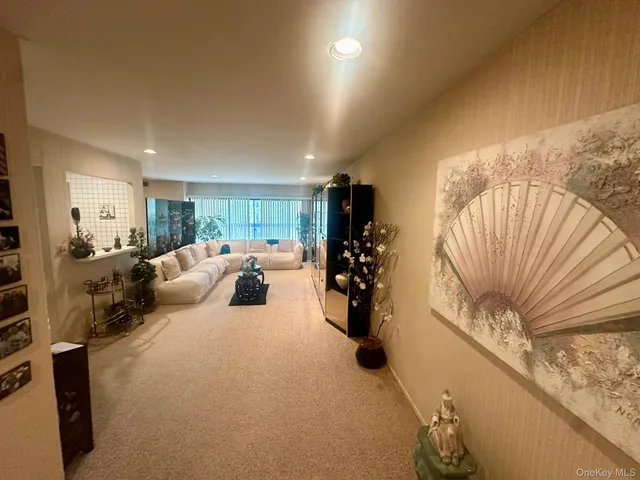 $469,000 | 376 Central Avenue, Unit 3V, Lawrence, NY 11559