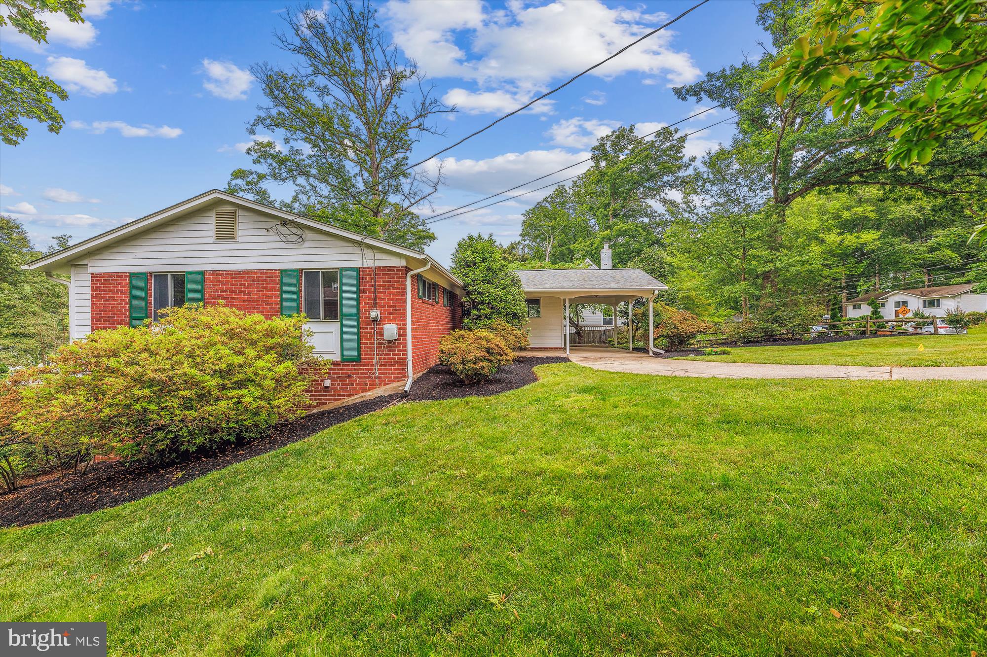 8621 Cromwell Drive Springfield, VA 22151 - Photo 31 of 41 Side view