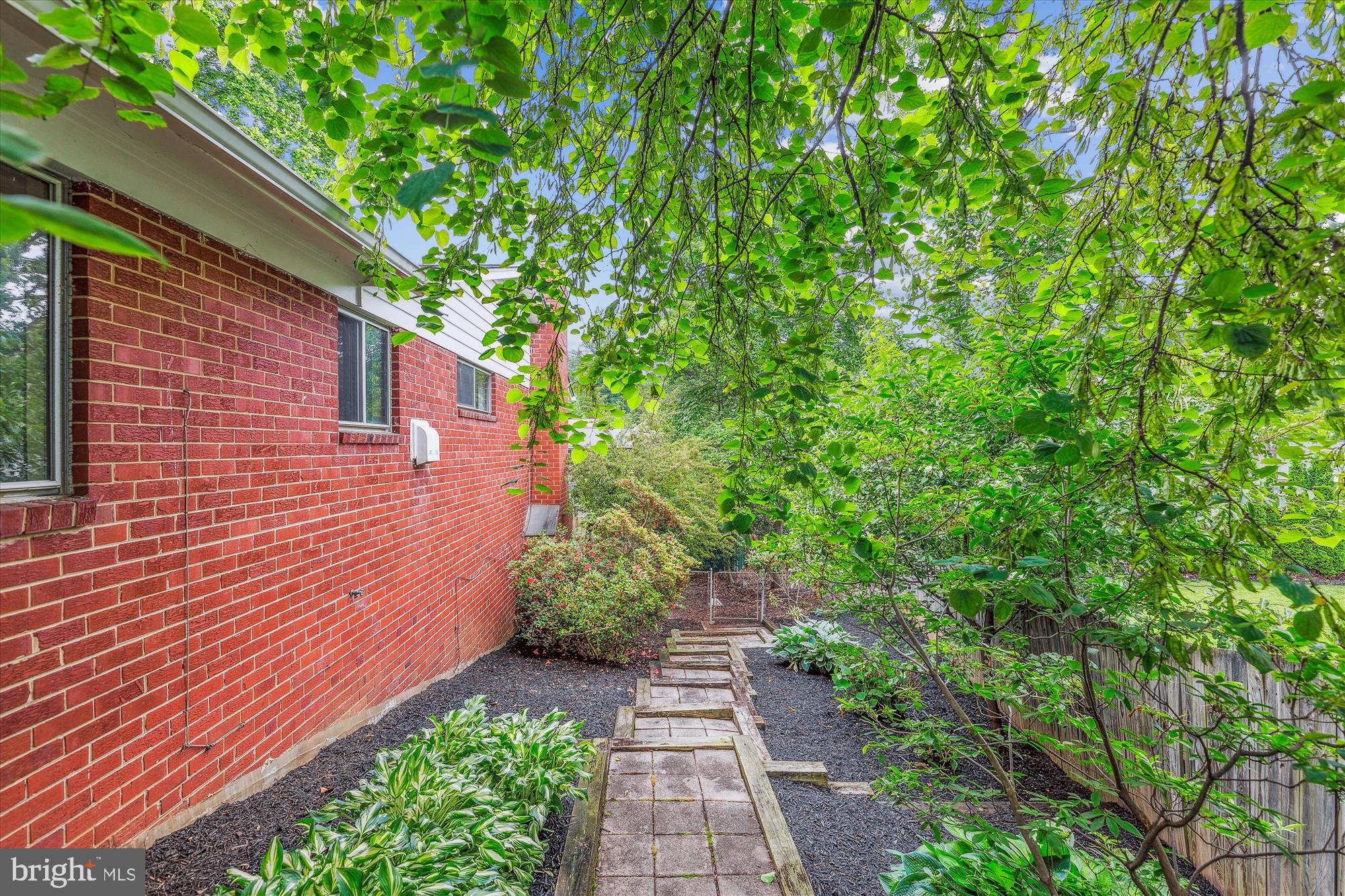 8621 Cromwell Drive Springfield, VA 22151 - Photo 34 of 41 Right side