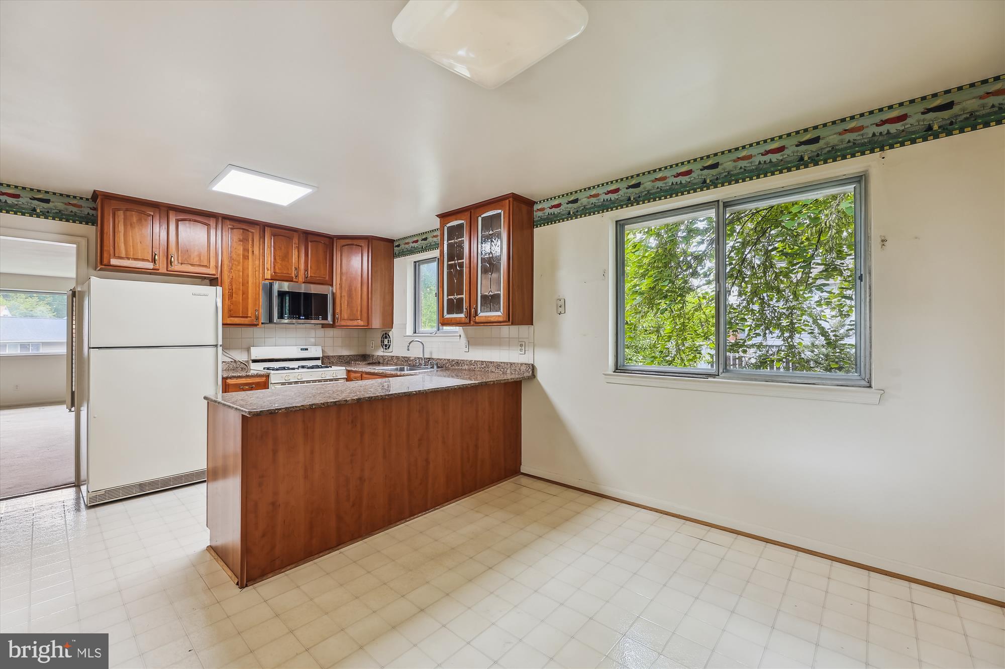 8621 Cromwell Drive Springfield, VA 22151 - Photo 5 of 41 Breakfast bar in the kitchen