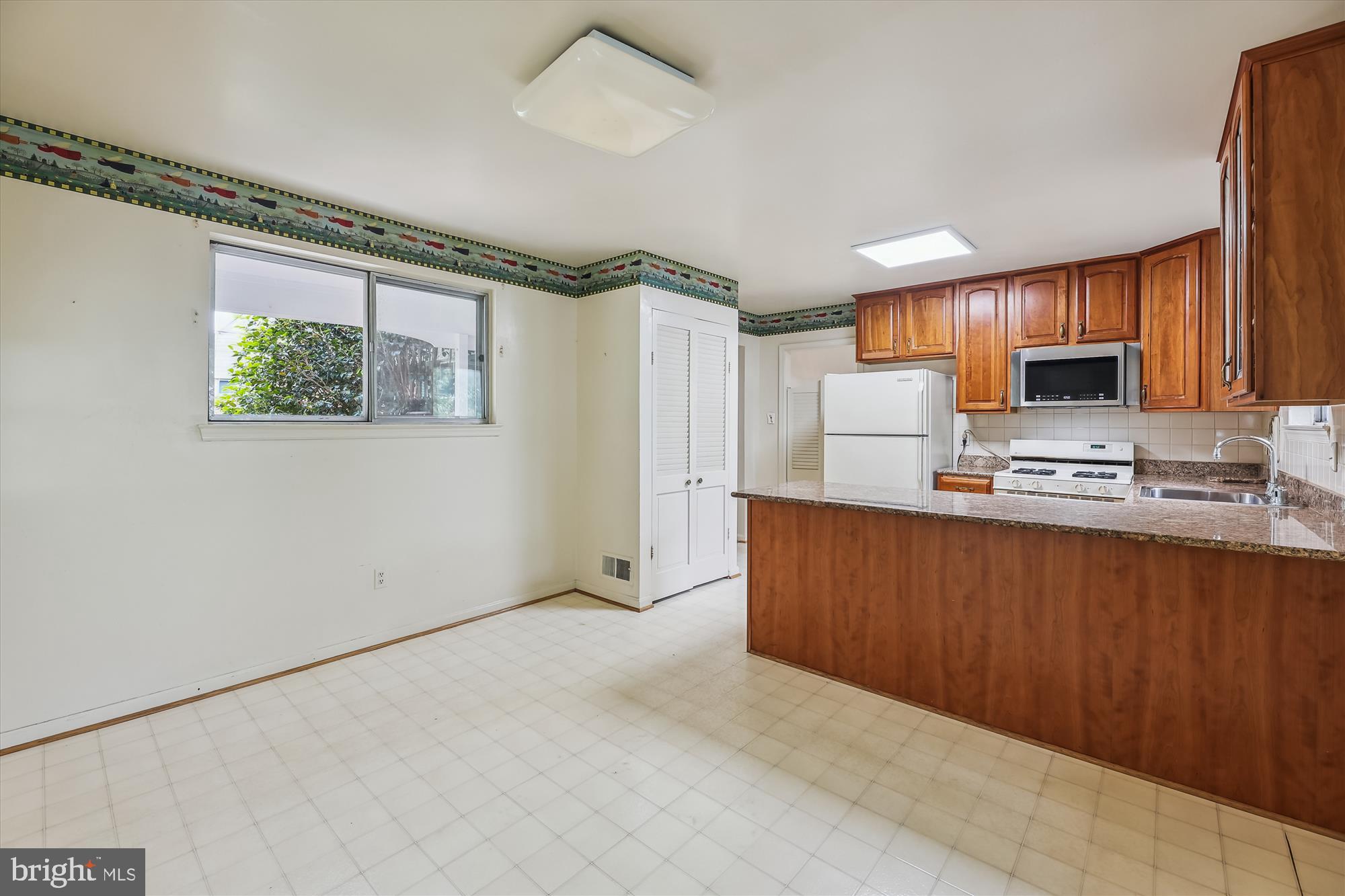 8621 Cromwell Drive Springfield, VA 22151 - Photo 6 of 41 Breakfast room off the kitchen