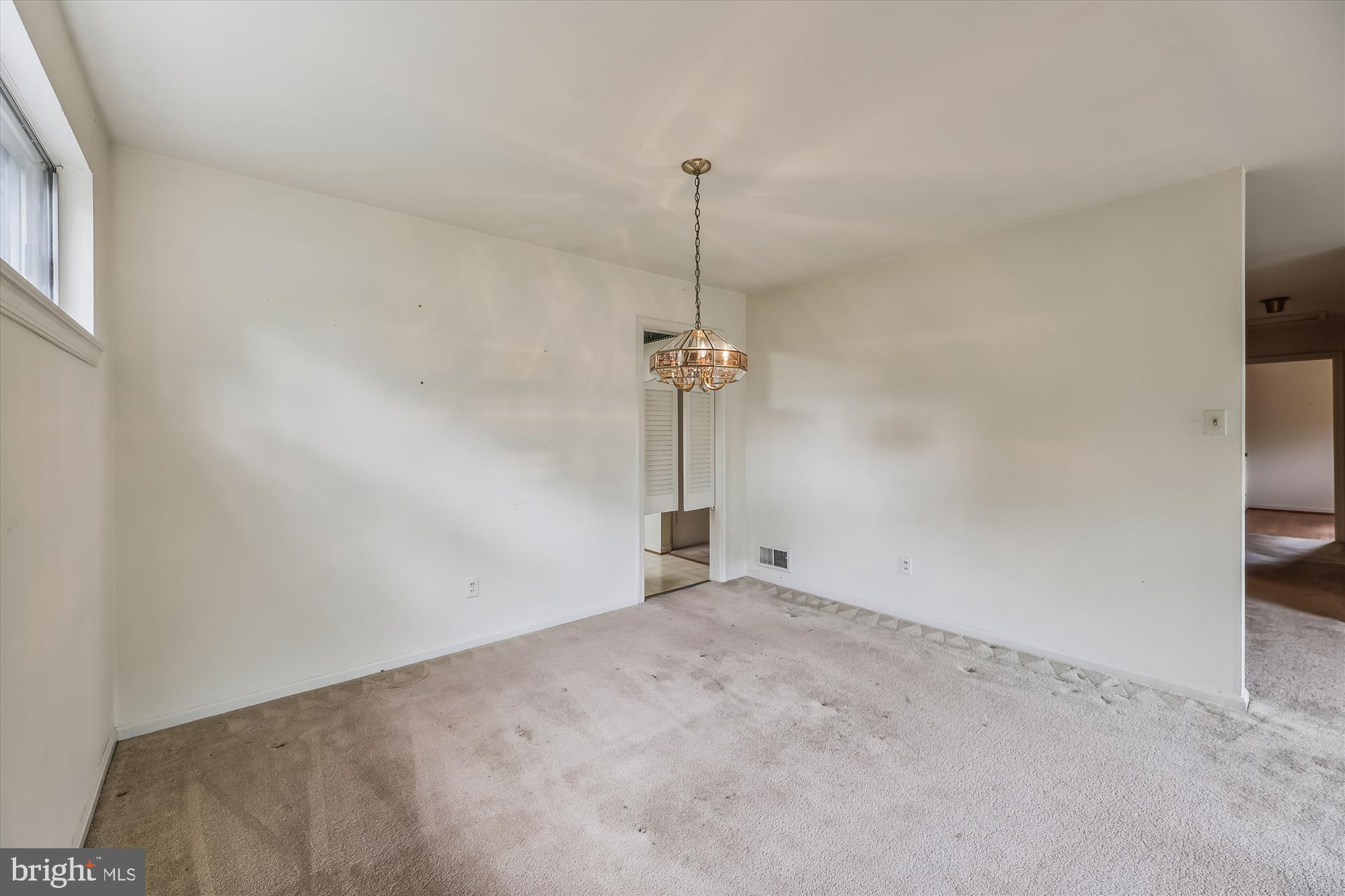 8621 Cromwell Drive Springfield, VA 22151 - Photo 7 of 41 Dining room - hardwoods under the carpet