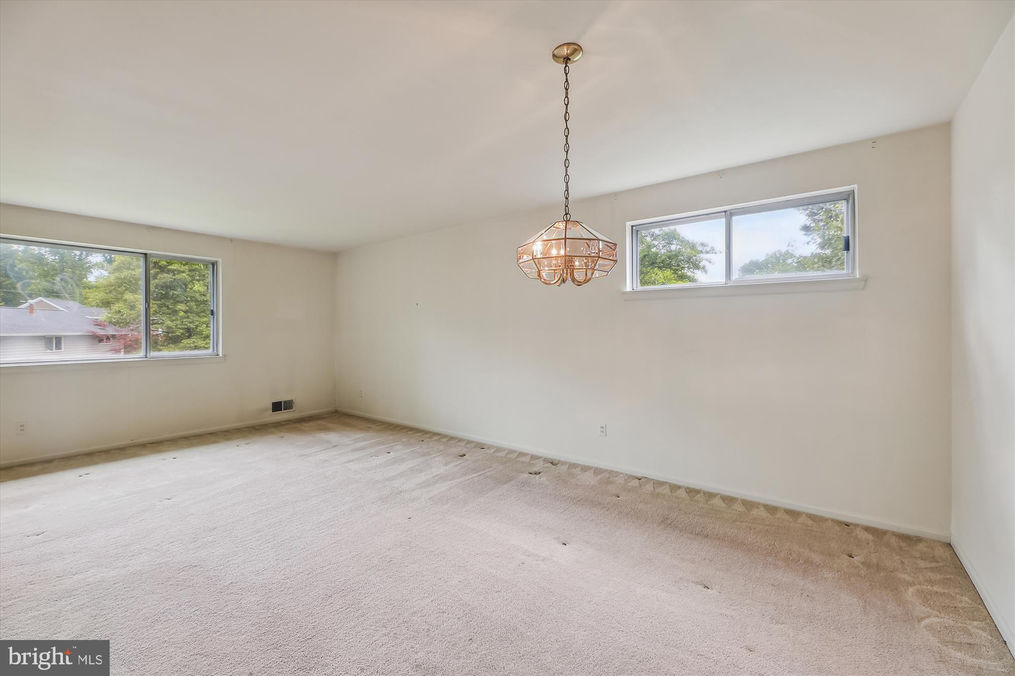 8621 Cromwell Drive Springfield, VA 22151 - Photo 8 of 41 Dining room - hardwoods under the carpet