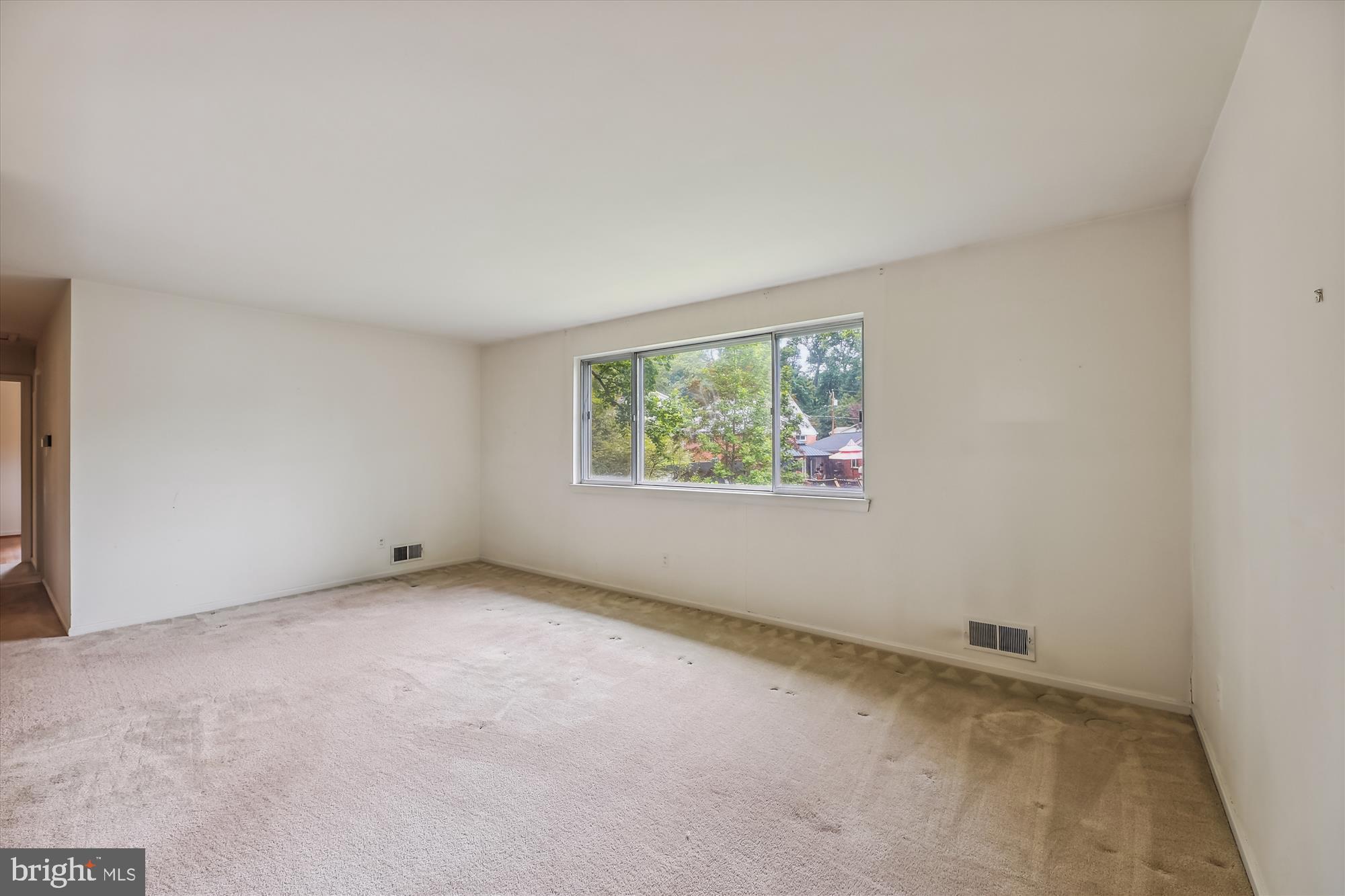 8621 Cromwell Drive Springfield, VA 22151 - Photo 10 of 41 Living room - hardwood under the carpet