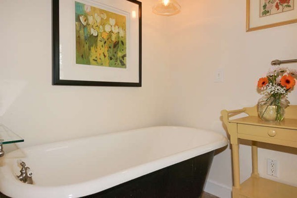 225 Littleton County Road Harvard, MA 01451 - Photo 13 of 30 a bathroom with a bathtub and sink