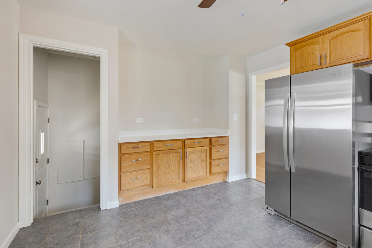 1528 Herbert Avenue Berkeley, IL 60163 - Photo 10 of 25 a view of an empty room