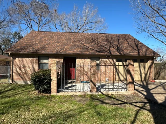 $2,100 | 2703 Echo Glen Circle, Bryan, TX 77803