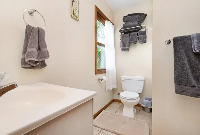 $690,000 | 284 West Flint Hills Drive, Alma, KS 66401