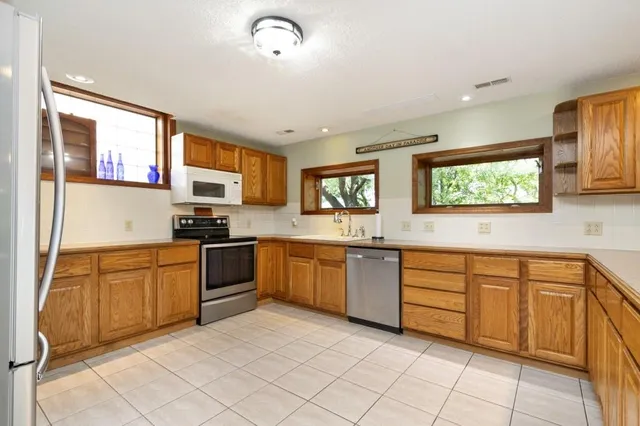 $690,000 | 284 West Flint Hills Drive, Alma, KS 66401