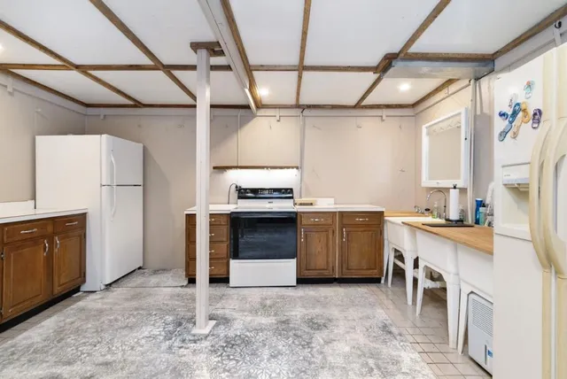 $690,000 | 284 West Flint Hills Drive, Alma, KS 66401