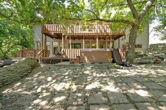 $690,000 | 284 West Flint Hills Drive, Alma, KS 66401