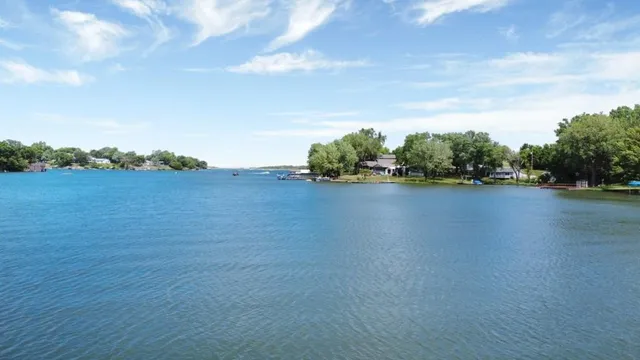 $690,000 | 284 West Flint Hills Drive, Alma, KS 66401