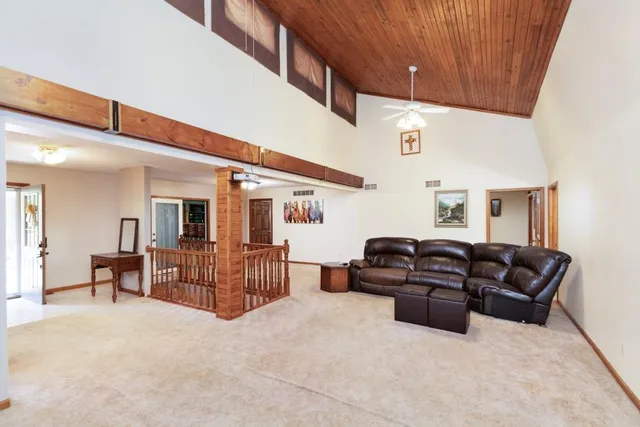 $690,000 | 284 West Flint Hills Drive, Alma, KS 66401