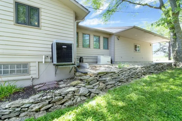 $690,000 | 284 West Flint Hills Drive, Alma, KS 66401