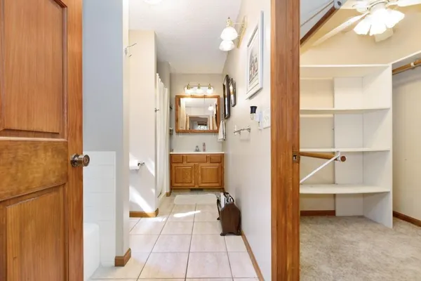 $690,000 | 284 West Flint Hills Drive, Alma, KS 66401