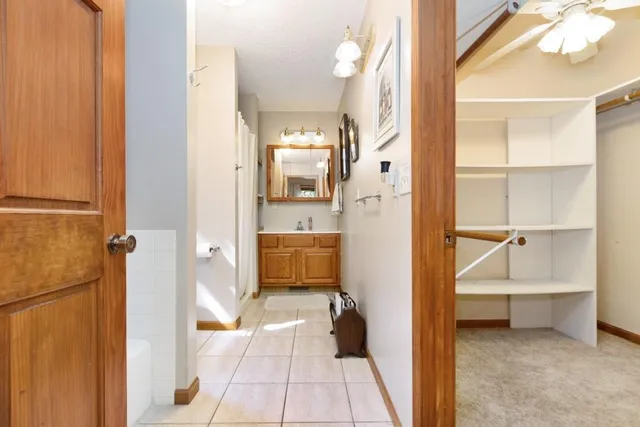 $690,000 | 284 West Flint Hills Drive, Alma, KS 66401