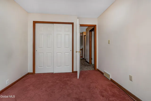 $249,700 | 4020 Chaucer Place, Guilderland, NY 12159