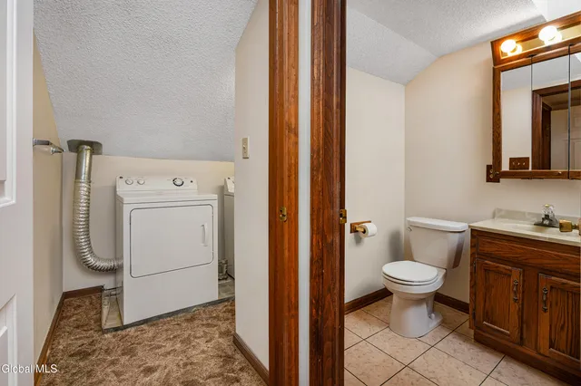 $249,700 | 4020 Chaucer Place, Guilderland, NY 12159