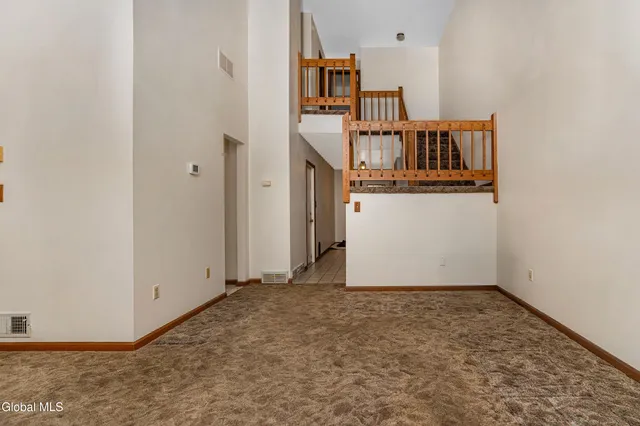 $249,700 | 4020 Chaucer Place, Guilderland, NY 12159