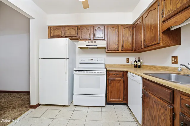 $249,700 | 4020 Chaucer Place, Guilderland, NY 12159