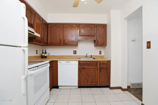 $249,700 | 4020 Chaucer Place, Guilderland, NY 12159