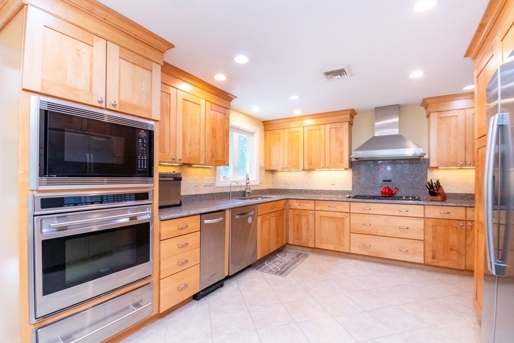 83 Pine Street Natick, MA 01760 - Photo 9 of 39