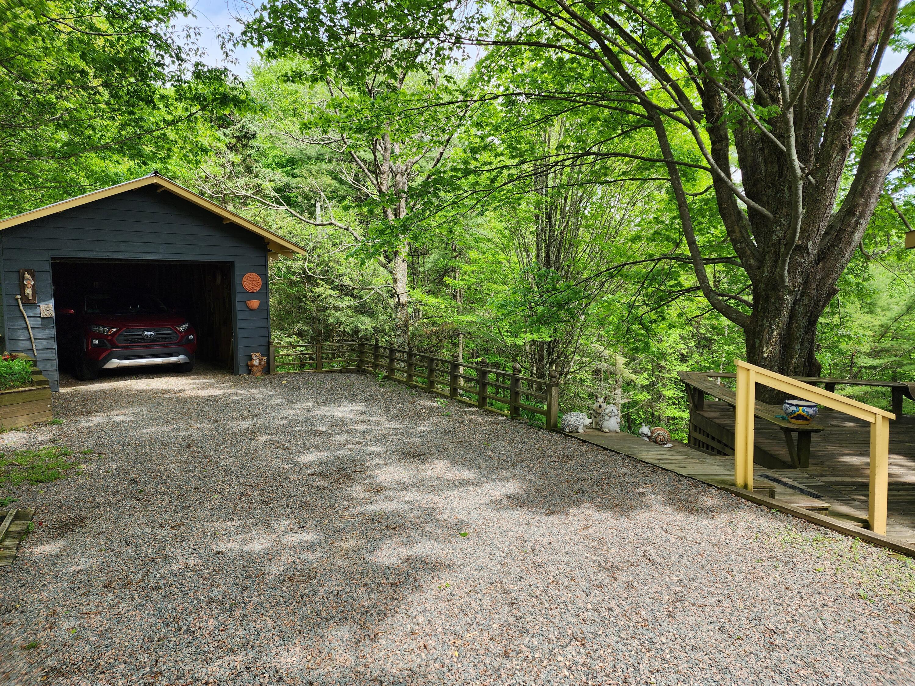 943 Greer Road Mountain City, TN 37683 - Photo 19 of 76 20230513_142849 (4)