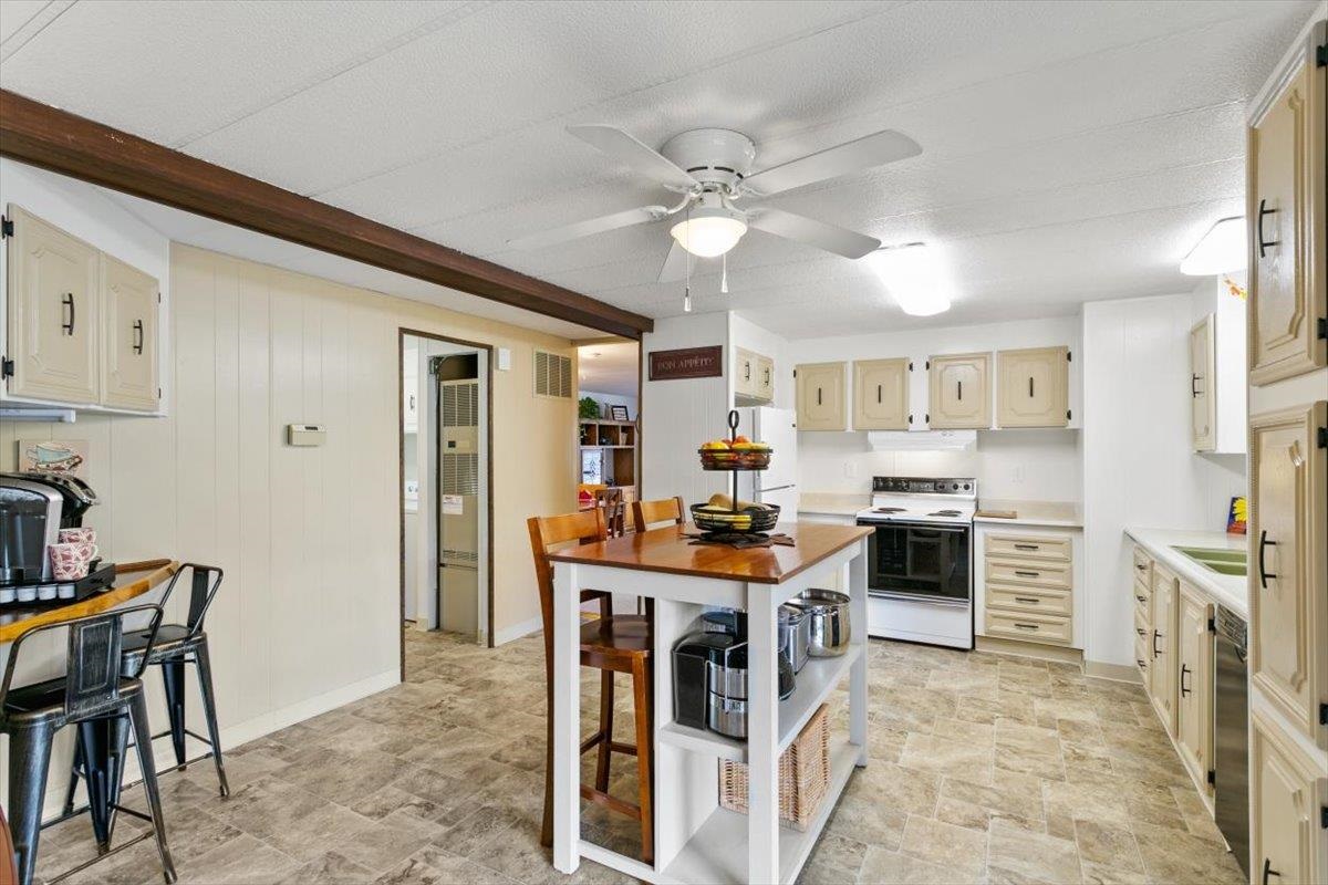 3411 East Farwell Road Mead, WA 99021 - Photo 5 of 28