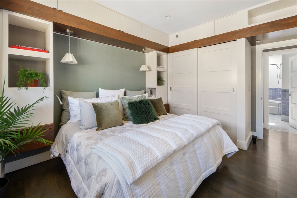 85 Sherman Street, Unit 10 Cambridge, MA 02140 - Photo 13 of 21 a bedroom with bed and a potted plant