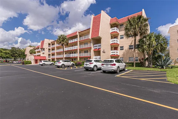 $66,900 | 1020 Country Club Drive, Unit 305, Margate, FL 33063