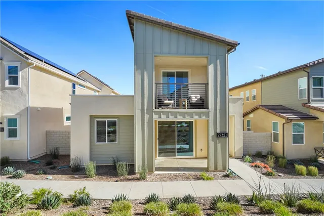 $999,000 | 27321 Great Divide Lane, Newhall, CA 91381