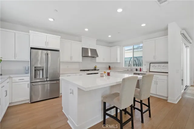 $999,000 | 27321 Great Divide Lane, Newhall, CA 91381