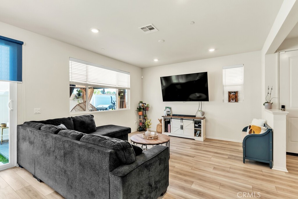 28175 Ashtree Street Temecula, CA 92591 - Photo 7 of 46