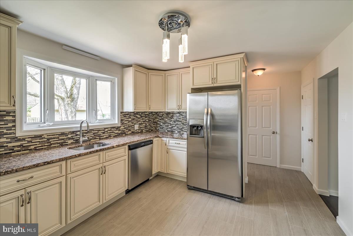 113 Ashbrook Road Cherry Hill, NJ 08034 - Photo 9 of 29 BRAND NEW RENOVATED KITCHEN