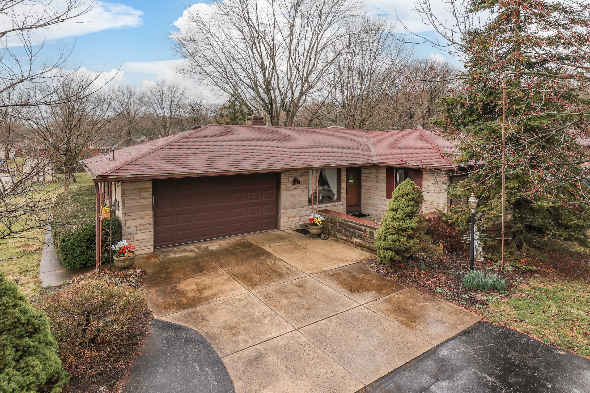 1737 West Stop 11 Road Indianapolis, IN 46217 - Photo 1 of 39 Gallery Image 1