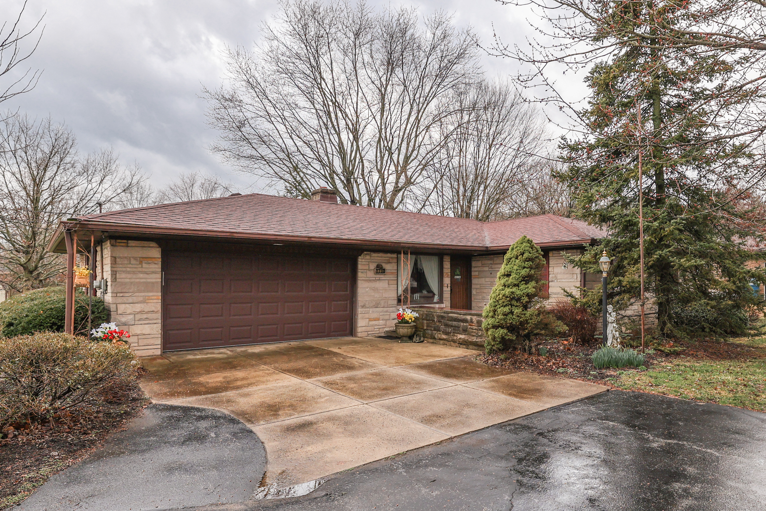1737 West Stop 11 Road Indianapolis, IN 46217 - Photo 4 of 39 Gallery Image 4
