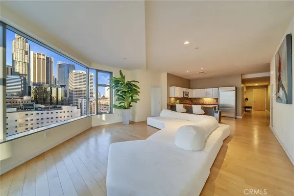 $4,500 | 801 South Grand Avenue, Unit 1305, Los Angeles, CA 90017