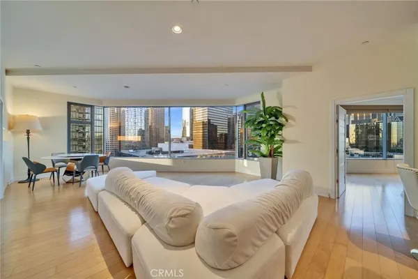 $4,500 | 801 South Grand Avenue, Unit 1305, Los Angeles, CA 90017