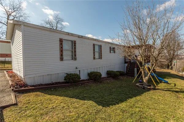 a view of a house with backyard
