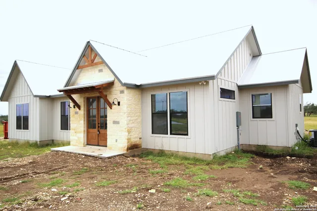 $589,000 | 3240 South Ranch Road 783, Harper, TX 78631