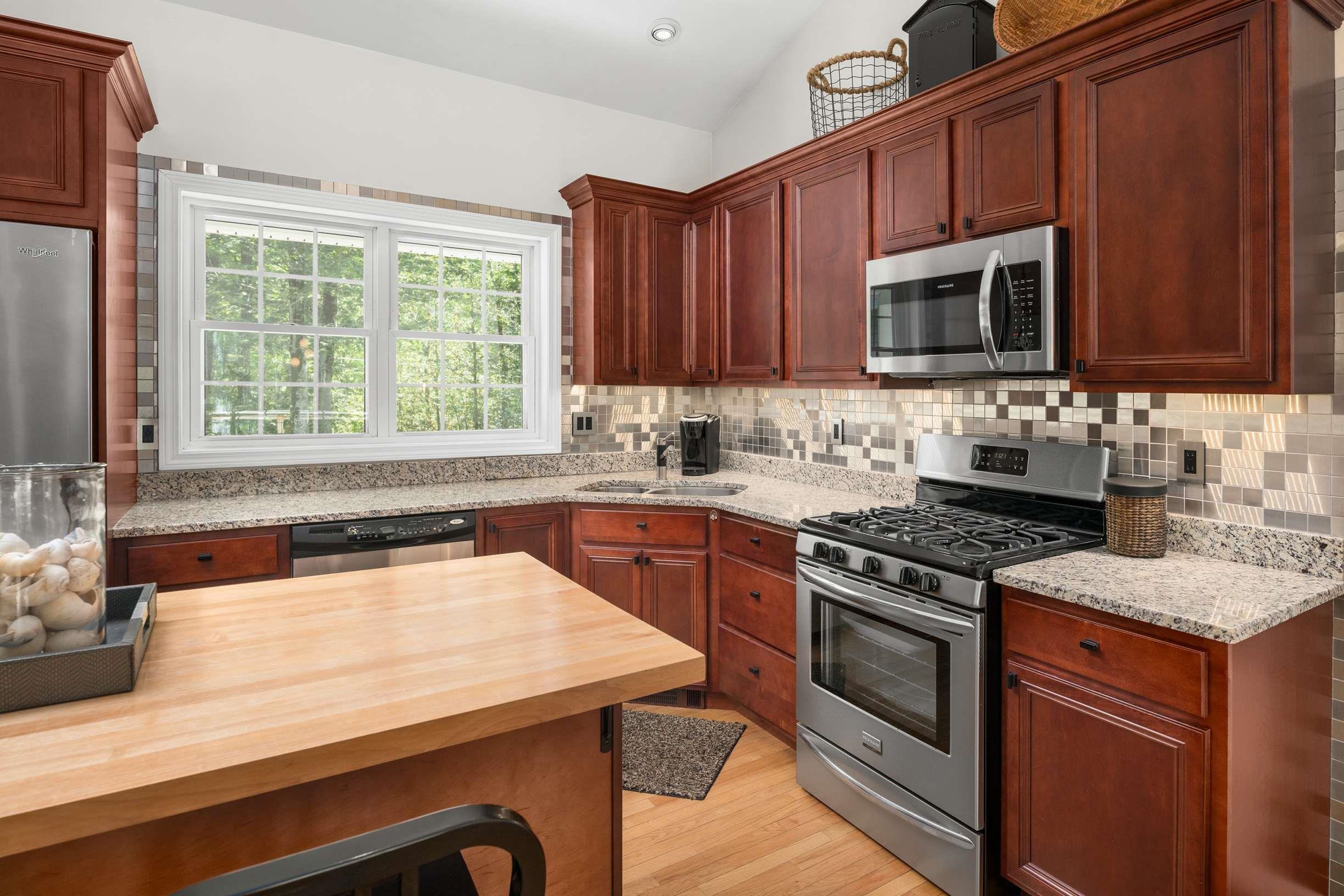 14 North Village Road York, ME 03902 - Photo 6 of 30 Gallery Image 6